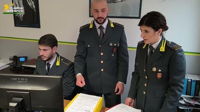 Truffe ed estorsioni a 1.200 anziane con le vendite porta a porta: vittima anche ad Arezzo
