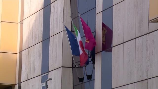 Calci e pugni al rider per non pagare la consegna: denuciati due minorenni