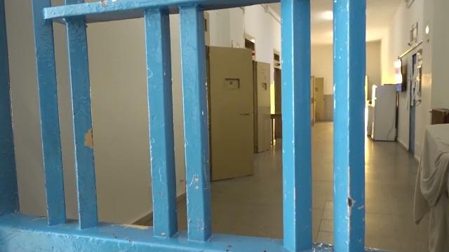 Cellulari in carcere, scatta il sequestro della Polizia Penitenziaria di Arezzo - -Wl_FFAIPrw