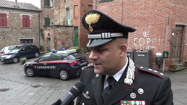 Foiano della Chiana, aggredisce la moglie a martellate. Arrestato un 53enne - 0VZhrmPyVtA