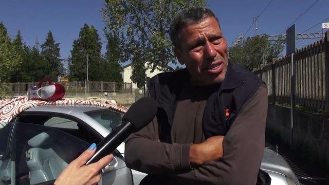 Malato di Parkinson e senza casa dorme in auto: la storia di Akim - 0bo6fbjFK6M