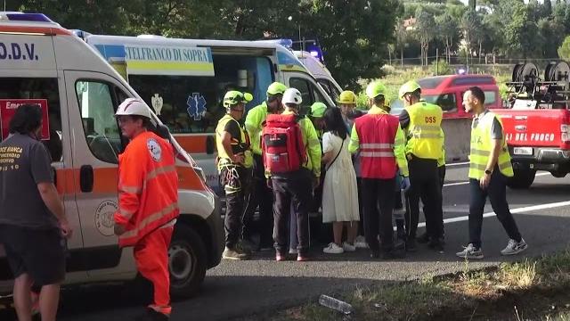 Bus trafitto dal guard rail in A1, identificata la vittima. Tutti i feriti fuori pericolo - 3WHYAmU821A
