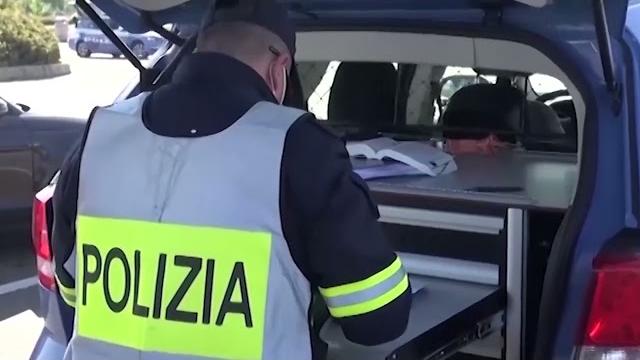 Truffe agli anziani, trovato in A1 con 30mila euro tra oro e contanti - 3Xn82qJ9oKI