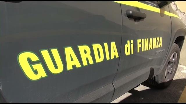 Cosmetici dannosi per la salute, la Guardia di Finanza sequestra oltre 4500 prodotti - 3g9BdzT1Ea0