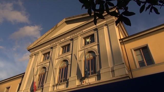 Picchia la moglie nonostante il divieto di avvicinamento: arrestato - 4Axep-j6W0E