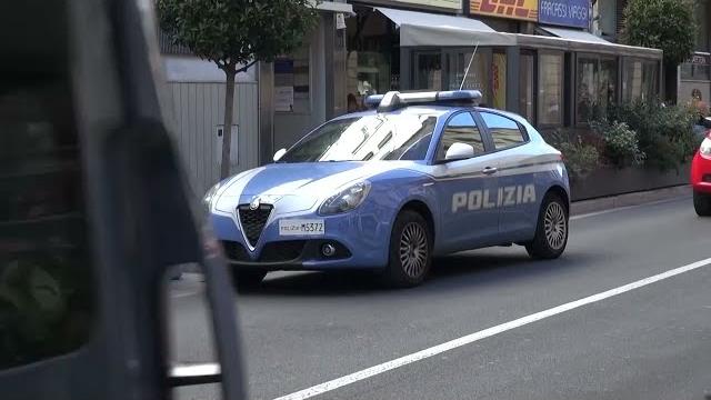 Sedili danneggiati e botole di emergenza aperte impropriamente: vandali in azione su autobus - 4O69tUYTk2Q