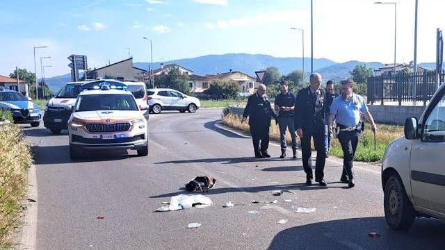 Arezzo, scontro in moto. Muore a 52 anni davanti a casa - 4YBrGIvyNmc