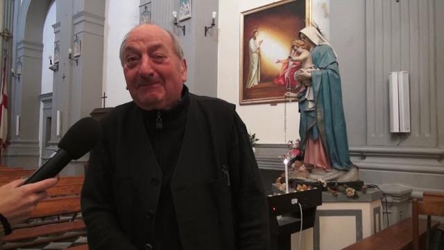 Castiglion Fibocchi, volto sulla tovaglia dell'altare. Il parroco: “episodio curioso” - 4zXeIzzZgRs