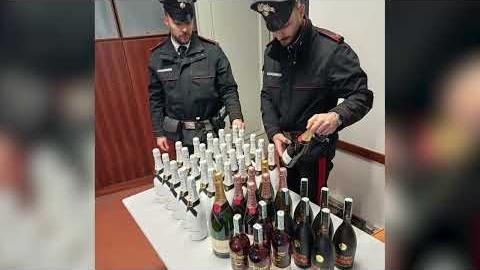 Ladri seriali di champagne, tre arresti. Furti tra Toscana, Umbria e Lazio - 5ivgjA7x8Ps