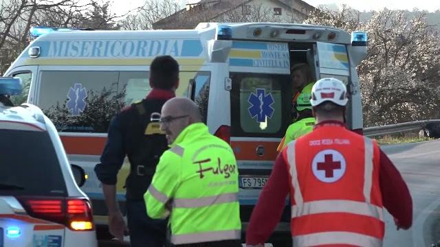 Fuori strada con lo scooter. In due trasportati con il Pegaso a Siena - 6Ml801109qQ