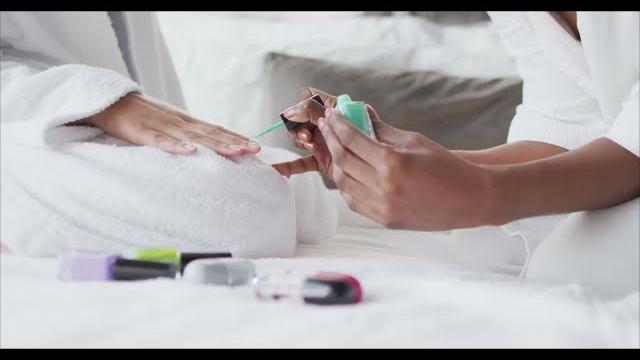 Centro estetico abusivo, vendevano anche "Labubu" contraffatti. L'operazione della Gdf - 6Ud8gEJVPfQ