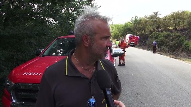 Spento nella notte il vasto incendio nel Valdarno, in fumo 30 ettari di bosco - 6nTWCt58duo