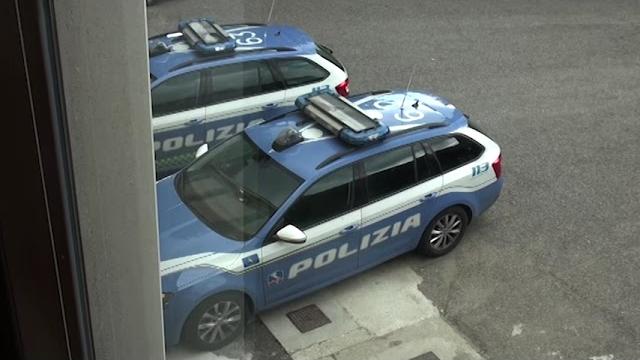 Sorpresi in A1 con l’auto stracolma di pacchi Amazon: due denunce per ricettazione - 6wuPSKmuqgI