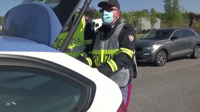 Fermato in A1 con oltre 45 chili di hashish nella bombola del gas dell'auto: arrestato 70enne - 7qj-pds1VWk