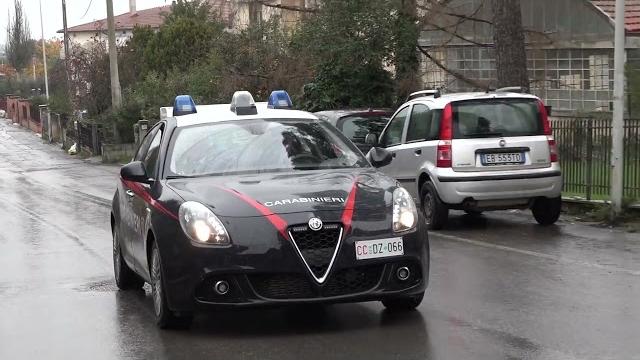 Prese a martellate in testa la moglie, ai domiciliari con braccialetto elettronico - BwKqxGzobUk