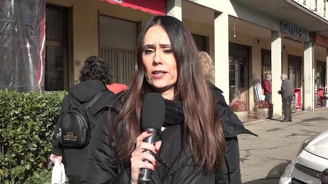 Sfonda vetrina di un negozio e poi scappa con la cassa. Arrestato - CUHyxF5dFIs