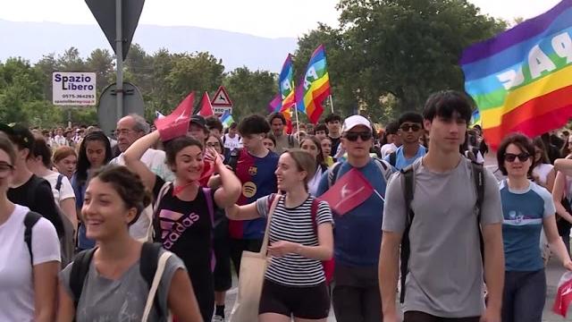 Rondine: in 7000 in marcia per la pace all'insegna del dialogo reciproco - DZ44nyIHofA