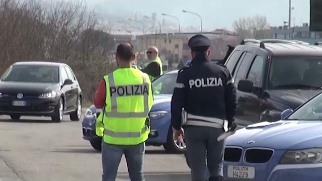 Trasportano droga su auto con targa scaduta: due giovani arrestati dalla polizia in A1 - EcbAGLWjUSM
