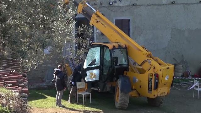 Uccise il vicino che gli demoliva la casa: per il Pm fu eccesso di legittima difesa - EwZMhWr9uco