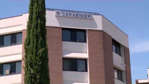 Armi e passamontagna per rapinare le prostitute, anche minorenni nella banda. E' caccia ai complici - FS9ijzVXfEY