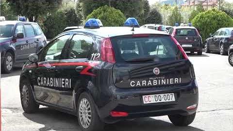Perseguita e minaccia i vicini per anni: scatta allontanamento obbligato e braccialetto elettronico - KjrC7NY2oeg