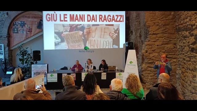 Bambina aggredita, la mamma: "dalle alte cariche nessun cenno". E Lucia Tanti fissa un appuntamento - KqbX_2hvCFI
