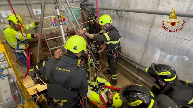 I Vigli del Fuoco e Nuove Acque in due scenari complessi. Ecco le esercitazioni - Kx-qs6Ze47A