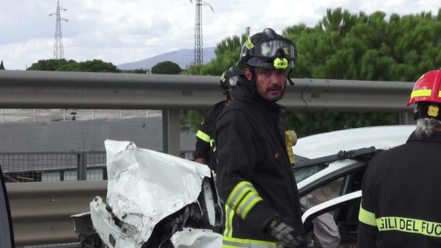 Incidenti stradali: frontale ad Arezzo, un morto - MaVpLWcryXs
