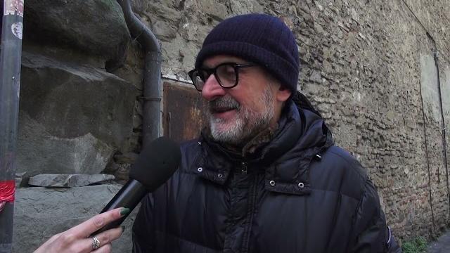 Furto con spaccata in pieno giorno alla gioielleria Grotti, nube in strada con gli estintori - N5yWBh8gw5A