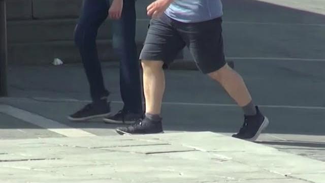 Accerchiano un uomo e lo rapinano. Denunciati quattro minori ad Arezzo - NU_bD64b2iI