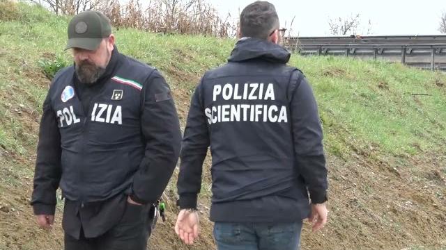 Sparatoria in A1, sopralluogo della polizia scientifica - OgsNk-jkFvw