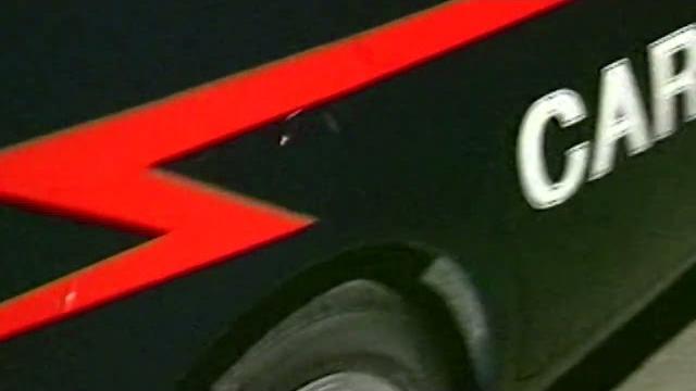 Rocambolesco inseguimento tra le vie del Casentino, ladri finiscono fuori strada - PVOyJCWkUQw