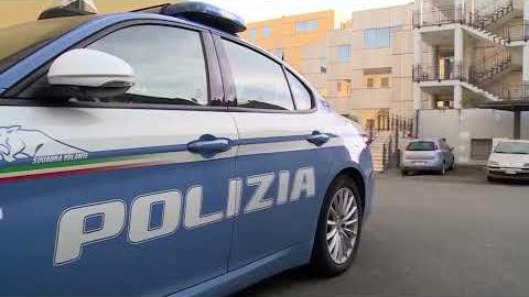 Rapina un anziano che cammina con il deambulatore, fermato un 36enne - QM7aSKS6eAw
