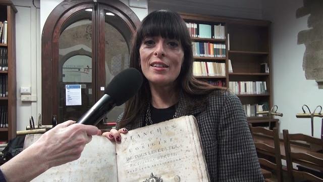 Antico volume torna in biblioteca 30 anni dopo la sua sparizione - QaB0IFOQDs8