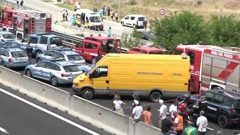 Tragedia in A1,patteggia a 5 anni il camionista - Qg9EiT60Y7s