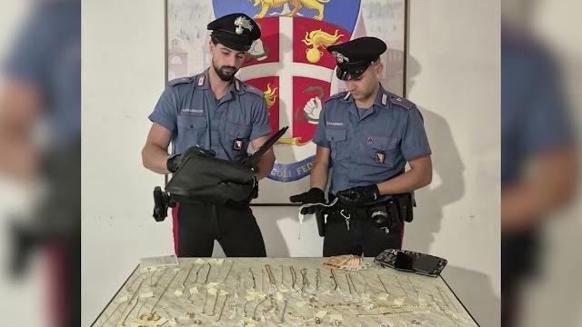In auto sulla E45 con 120mila euro di gioielli: fermato per ricettazione