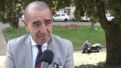 Castiglion Fiorentino. Pestato dal branco in pieno centro, ecco il video - TdCMOjYWOrU
