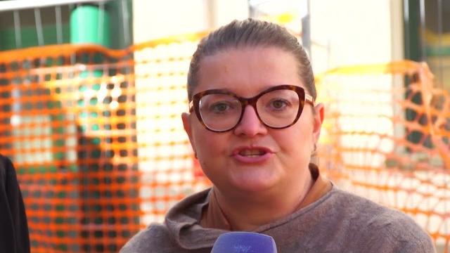 Nuovo crollo all’IP Marconi, cade l’intonaco e sfonda la tettoia di plexiglass - UIiKiJ4vVSw