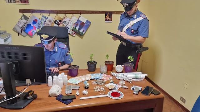 Droga: a casa minimarket stupefacenti, arrestato - UcXETfjXSmg