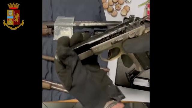 Tradito dall'odore di droga in auto: la Polizia arresta un 29enne - Umf3Qn7rdyE