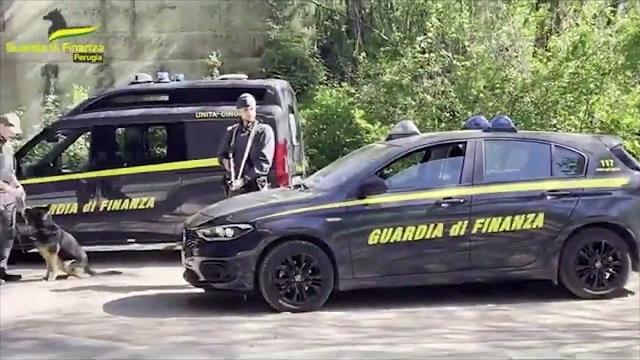 Professore di scuola media sorpreso a spacciare cocaina, arrestato - XzdEelOwLuY