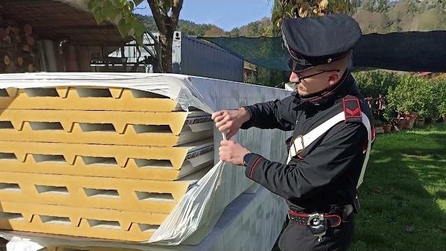 Furti di pannelli isolanti in un'azienda dell'Aretino, trovata parte della refurtiva: tre denunce - Z9wg0ICWJlU