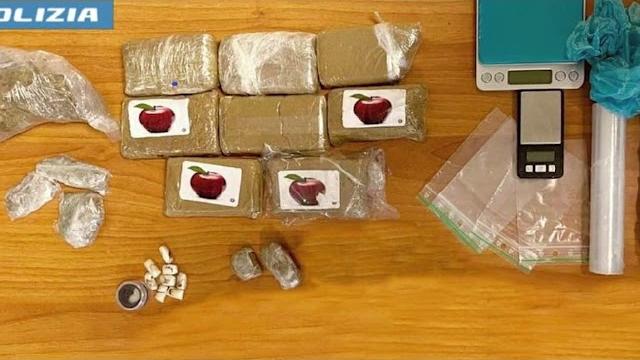 Hashish e cocaina nelle tasche dei pantaloni: arrestato dalla Polizia - _CroAa0KybE