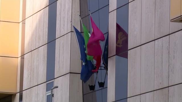 Inseguimento per le vie di Arezzo, avevano appena rubato un portafogli: scattano due denunce