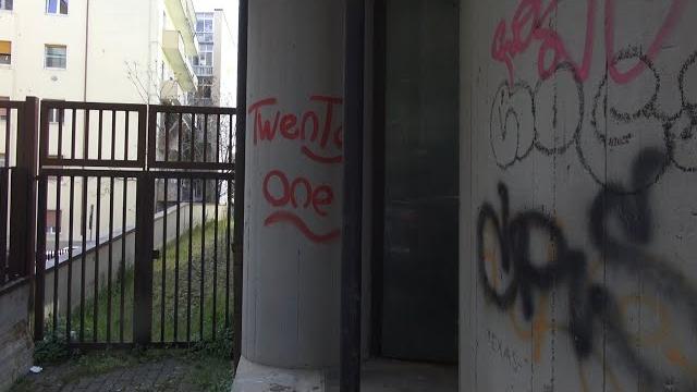 Rissa ad Arezzo, spunta un coltello. C'è un video - a0cGmBMSjgc