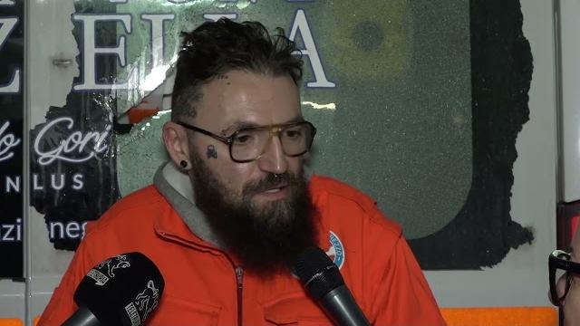 Ambulanza della Croce Bianca presa a bottigliate. "C'è un problema di sicurezza" - brGQR9BmF0M