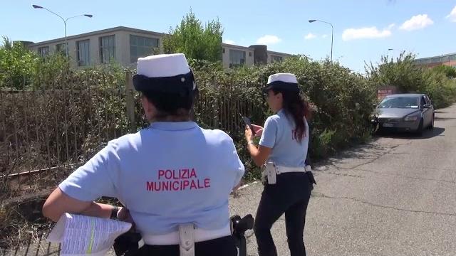 Ex Lebole: incendio nelle sterpaglie. Sopralluogo esterno della Pm  - cSo-N9O70i8