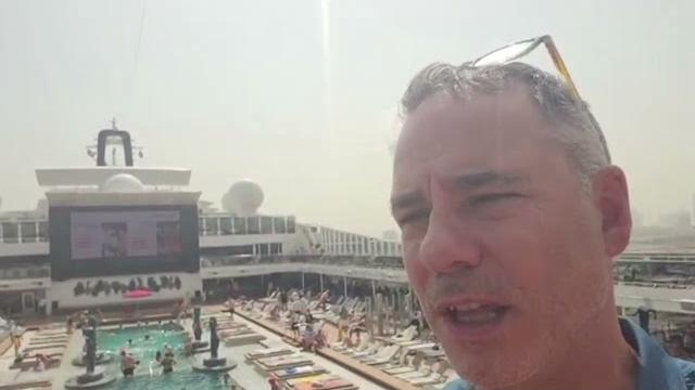 Turisti aretini bloccati sulla nave da crociera nel porto di Dubai, ancora in attesa del rimpatrio - dNqcJwrOiqA