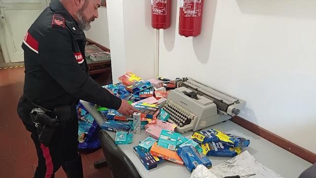 Prodotti per la cura del corpo nascosti nelle buste schermate, due uomini arrestati - e3Ga6cQGLt4