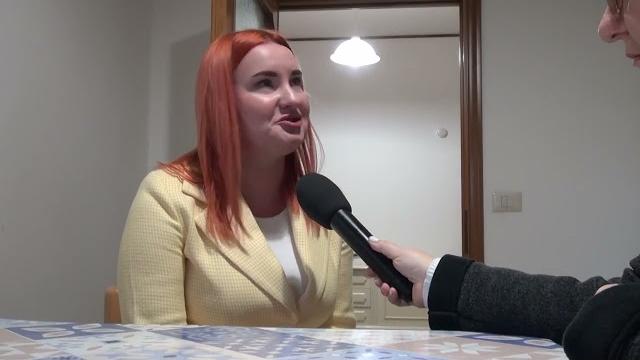 Un anno di guerra in Ucraina, la testimonianza di Julia. "Non posso tornare nella mia patria" - grZj0scDDPo